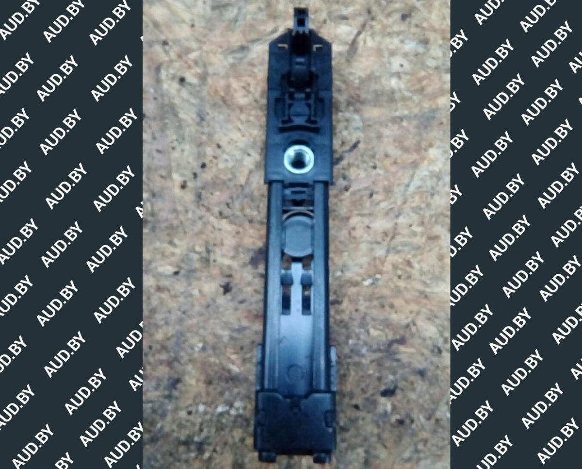 Регулятор высоты ремня безопасности 1T0857819 Регулятор высоты ремня безопасности 1T0857819