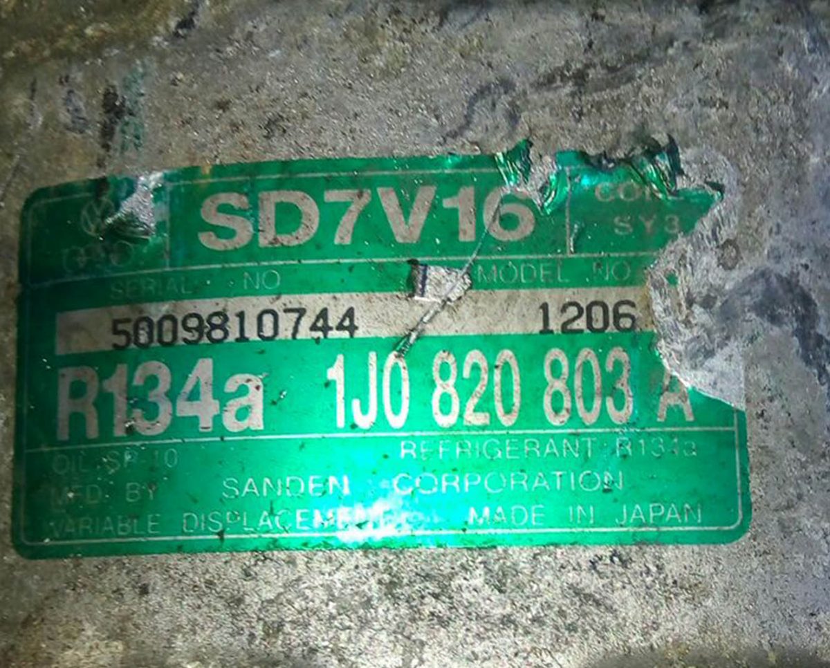 Компрессор кондиционера GOLF 4 и тд 1J0820803A Компрессор кондиционера GOLF 4 и тд 1J0820803A