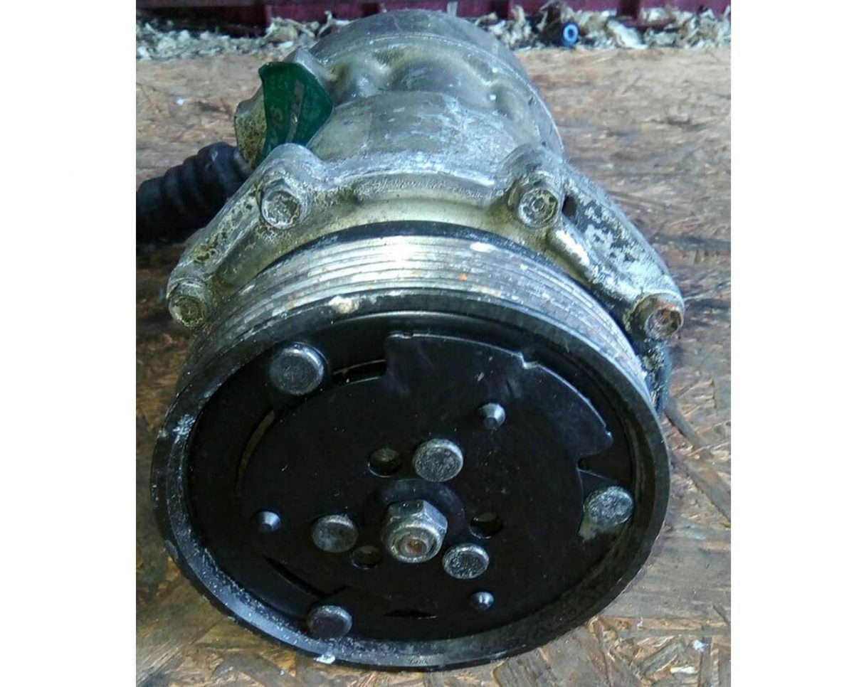 Компрессор кондиционера Golf 3 и тд 1H0820803D Компрессор кондиционера Golf 3 и тд 1H0820803D