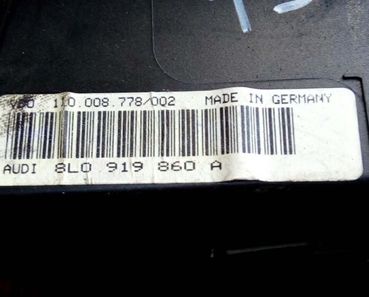 Панель приборов Ауди А3 8L0919860A Панель приборов Ауди А3 8L0919860A