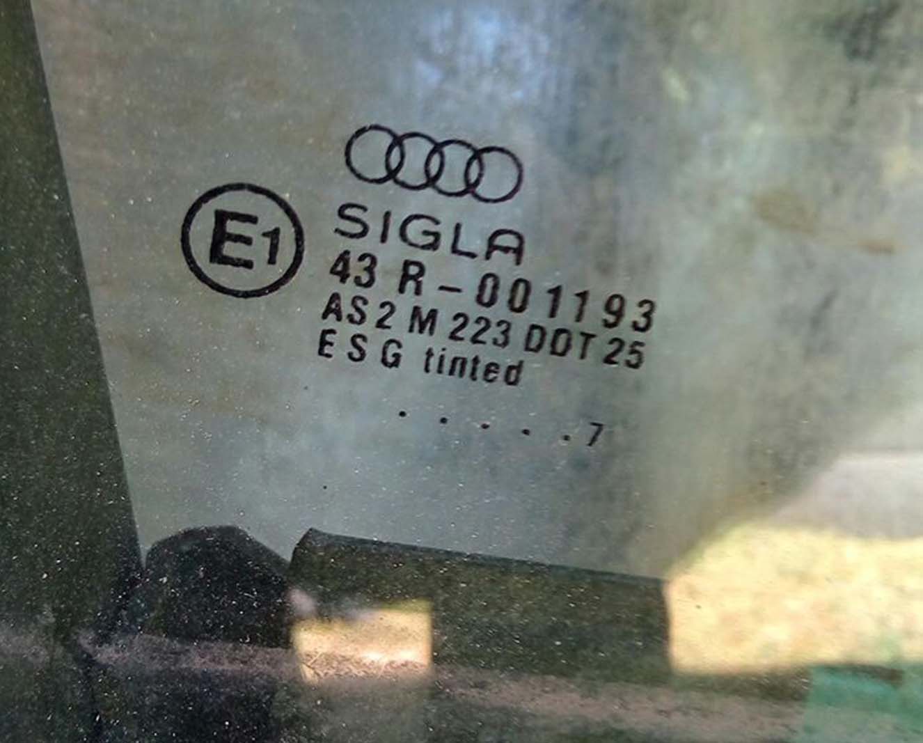 Стекло Ауди А4 Б5 переднее правое AS2 купить на разборке в Минске Стекло Ауди А4 Б5 переднее правое AS2 купить на разборке в Минске