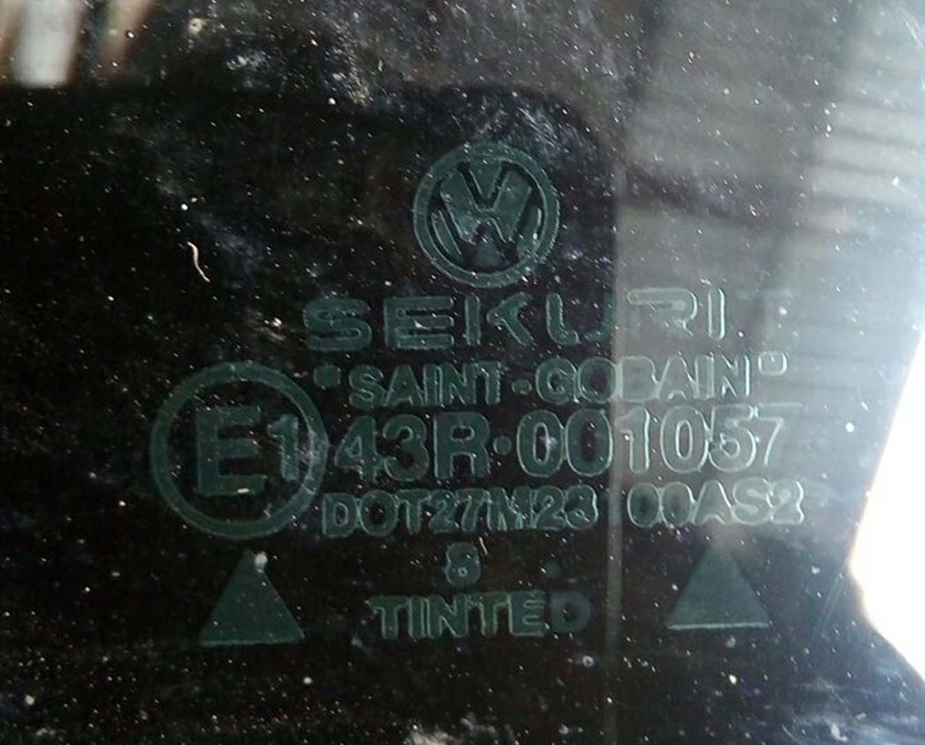 Стекло Volkswagen Golf 4 заднее правое хетчбек неопускное AS2 купить в Минске Стекло Volkswagen Golf 4 заднее правое хетчбек неопускное AS2 купить в Минске