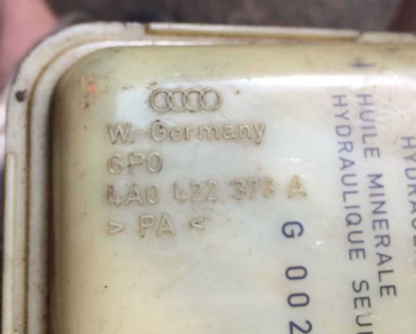 Бачок гидроусилителя Ауди А6 С4 4A0422373A - купить в Минске Бачок гидроусилителя Ауди А6 С4 4A0422373A - купить в Минске