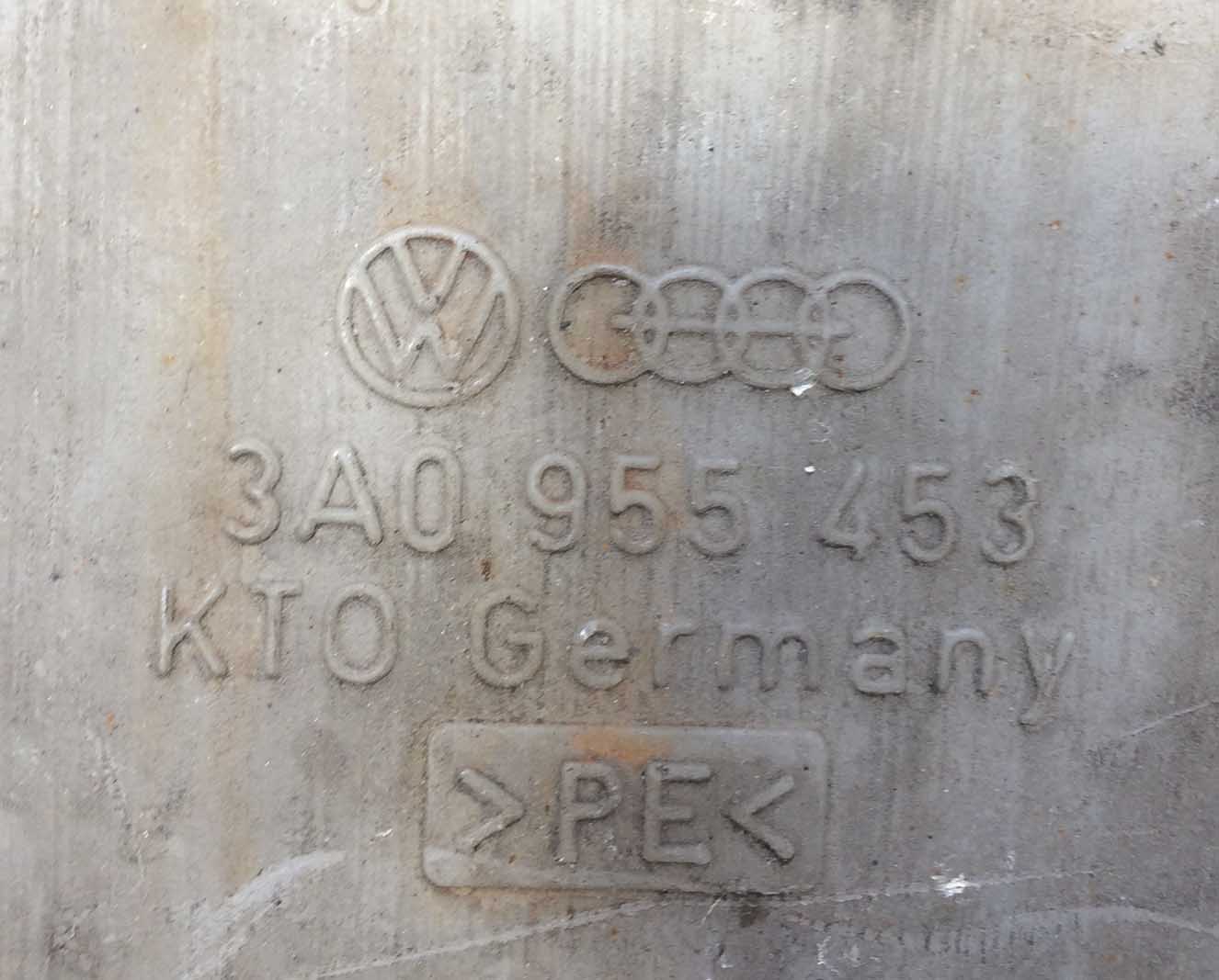 Бачок омывателя Volkswagen Passat B3 лобового стекла 3A0955453 - купить в Минске Бачок омывателя Volkswagen Passat B3 лобового стекла 3A0955453 - купить в Минске