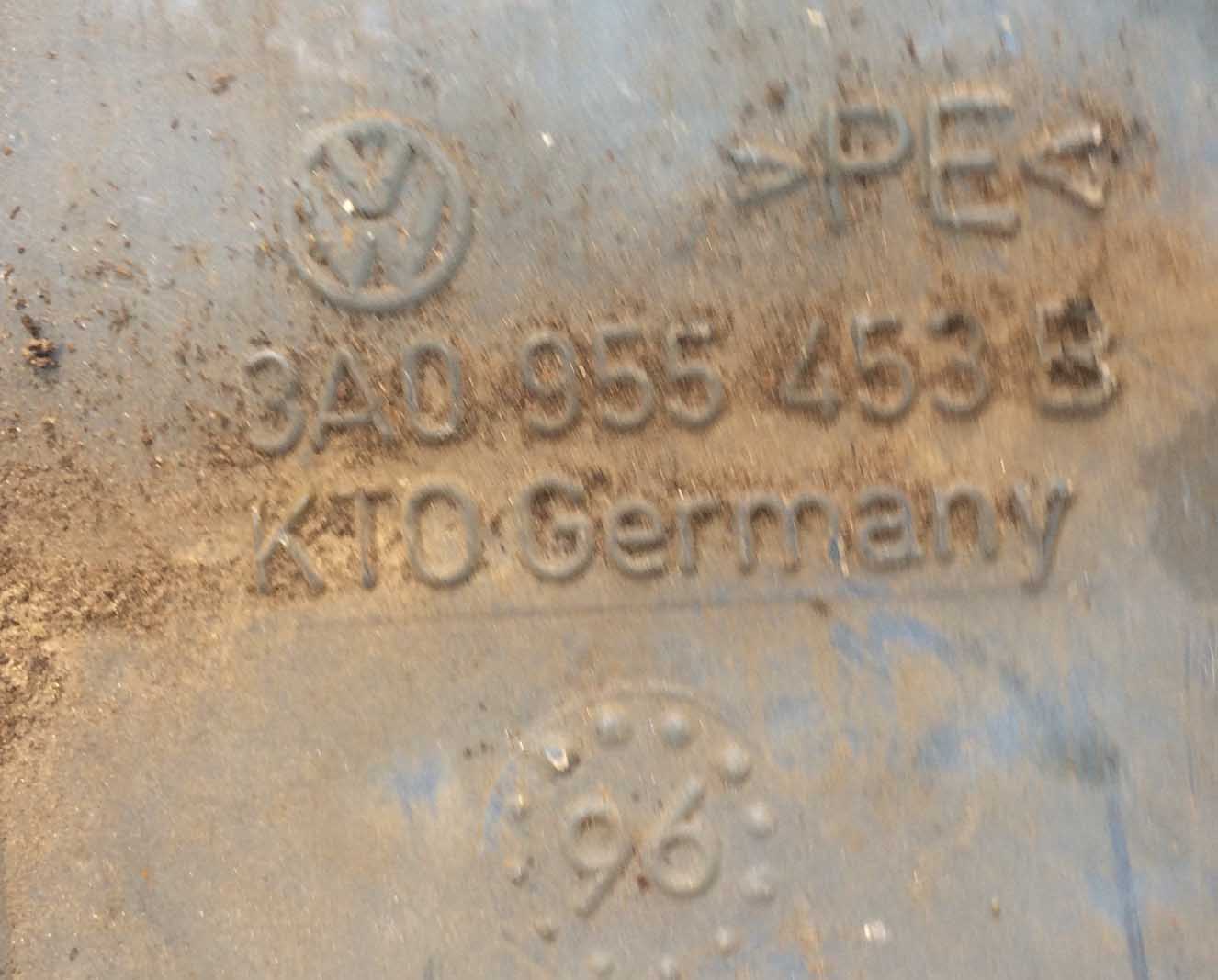 Бачок омывателя Volkswagen Passat B4 лобового стекла 3A0955453B - купить в Минске Бачок омывателя Volkswagen Passat B4 лобового стекла 3A0955453B - купить в Минске