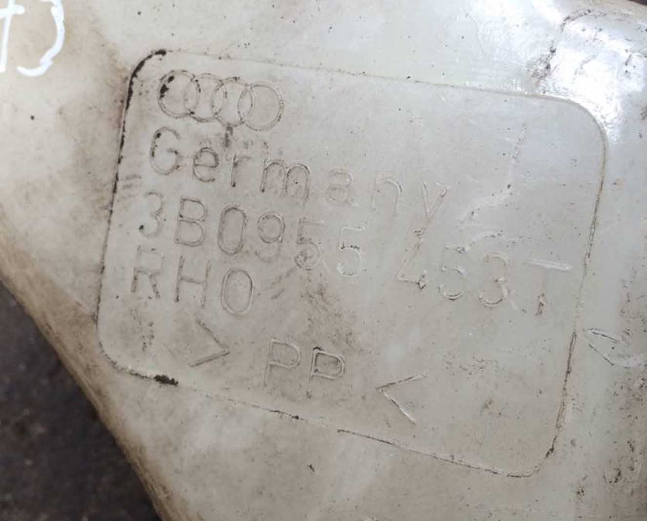 Бачок омывателя Volkswagen Passat B5 лобового стекла 3B0955453T - купить в Минске Бачок омывателя Volkswagen Passat B5 лобового стекла 3B0955453T - купить в Минске