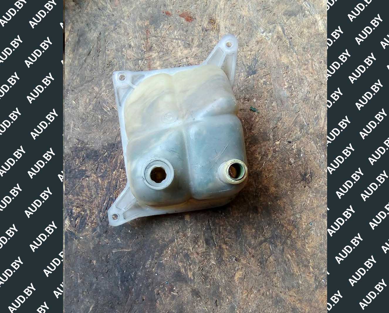 Бачок расширительный Audi 80 B4 8A0121407A - купить в Минске Бачок расширительный Audi 80 B4 8A0121407A - купить в Минске
