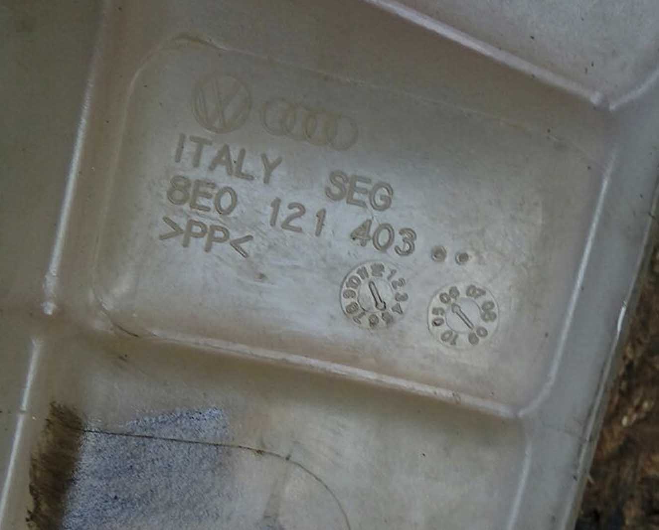 Бачок расширительный Audi A4 B6 - B7 8E0121403 - купить в Минске Бачок расширительный Audi A4 B6 / B7 8E0121403 - купить в Минске