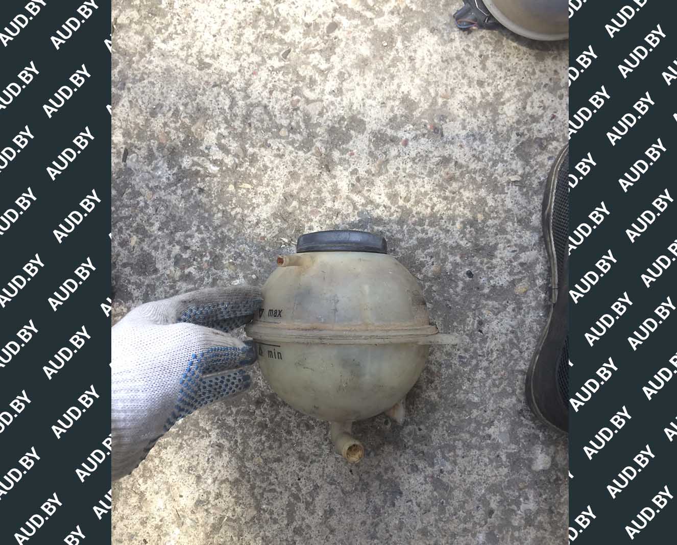 Бачок расширительный Volkswagen Passat B3 1H0121407 - купить в Минске Бачок расширительный Volkswagen Passat B3 1H0121407 - купить в Минске