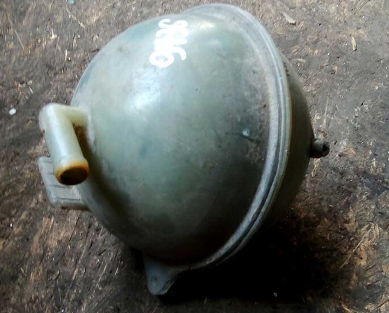 Бачок расширительный Volkswagen Passat B3 357121407 купить в Минске Бачок расширительный Volkswagen Passat B3 357121407 купить в Минске