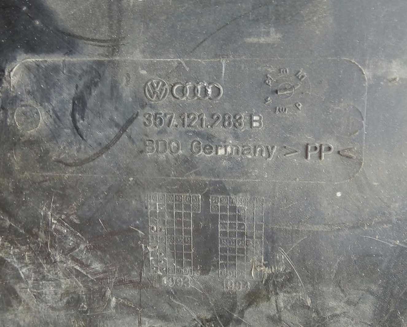 Воздухозаборник Volkswagen Passat B3 наружный 357121283B - купить в Минске Воздухозаборник Volkswagen Passat B3 наружный 357121283B - купить в Минске