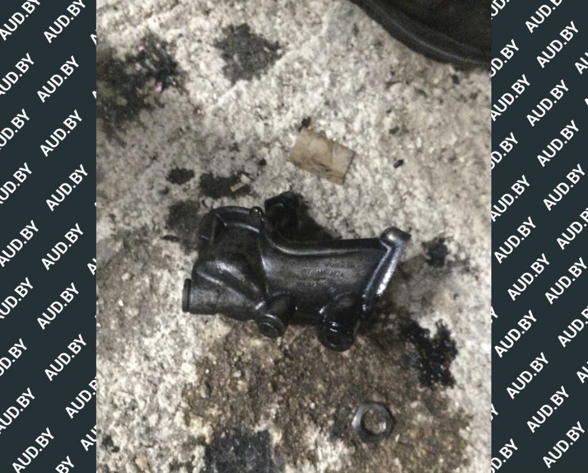 Кронштейн масляного фильтра Volkswagen T4 2.4-2.5 TDI 074115417A Кронштейн масляного фильтра Volkswagen T4 2.4-2.5 TDI 074115417A