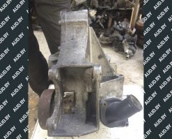 Кронштейн генератора 028903143AF - купить на разборке в Минске