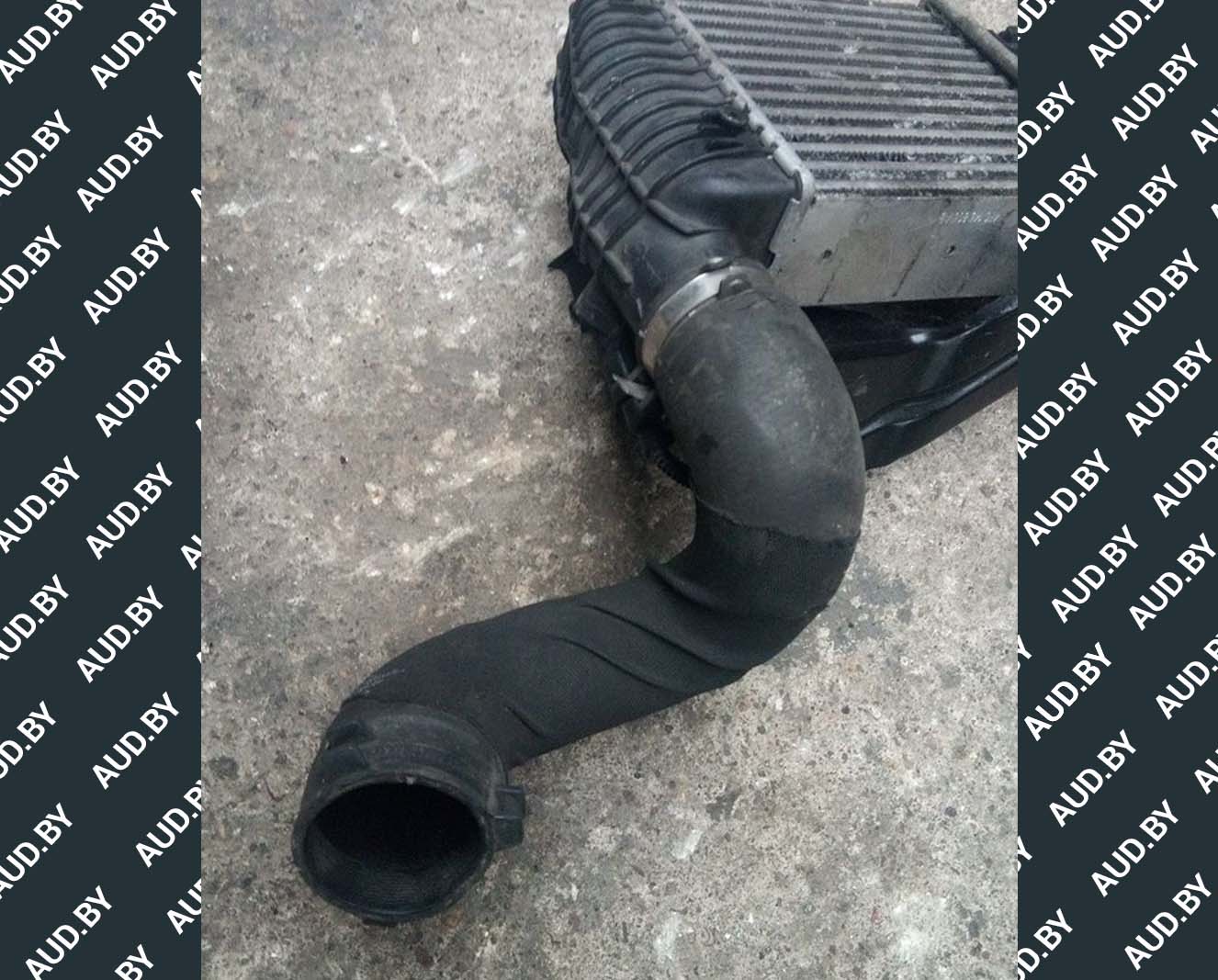Патрубок интеркулера Audi A6 C6 левый 2.7TDI - купить в Минске Патрубок интеркулера Audi A6 C6 левый 2.7TDI - купить в Минске