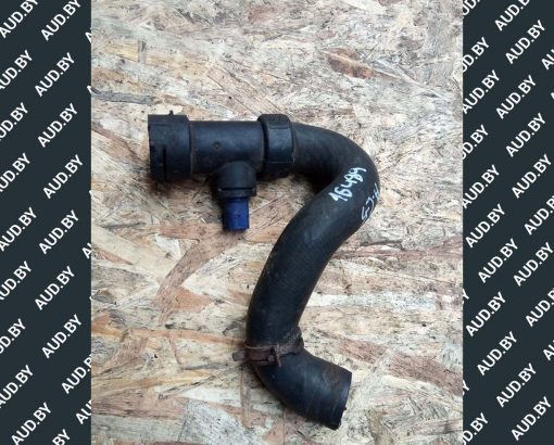 Патрубок радиатора Audi A4 B5 / B6, A6 C5, Volkswagen Passat B5 8D0121049D - купить в Минске