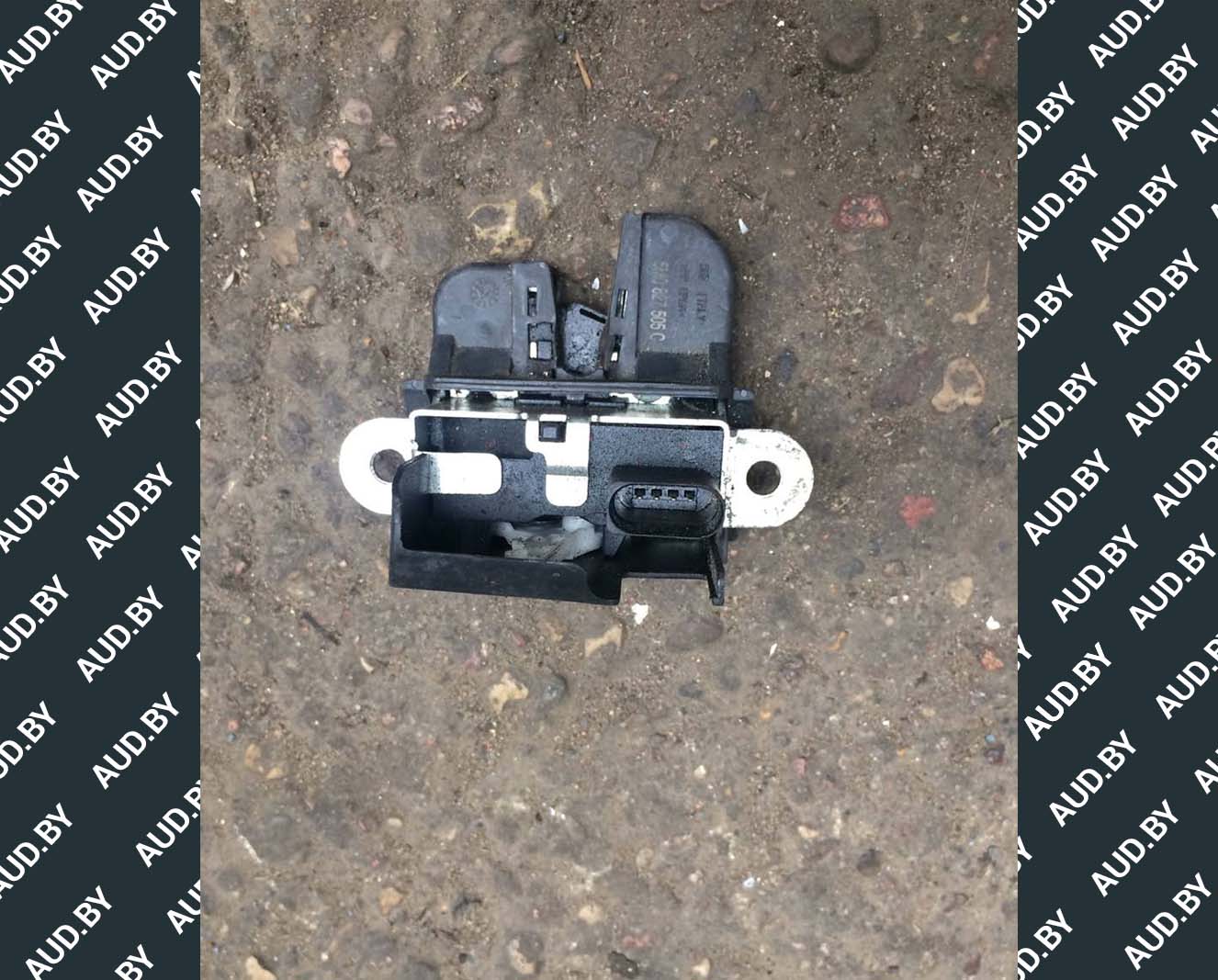 Замок крышки багажника Volkswagen Golf 5 Plus 5M0827505C - купить в Минске Замок крышки багажника Volkswagen Golf 5 Plus 5M0827505C - купить в Минске