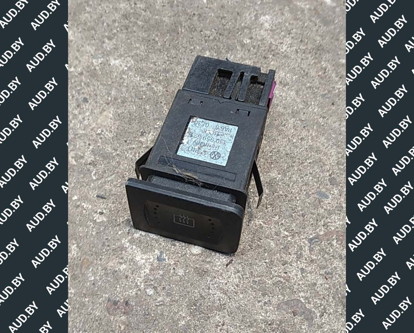 Кнопка обогрева заднего стекла Volkswagen Golf 4 1J0959621 - купить в Минске Кнопка обогрева заднего стекла Volkswagen Golf 4 1J0959621 - купить в Минске