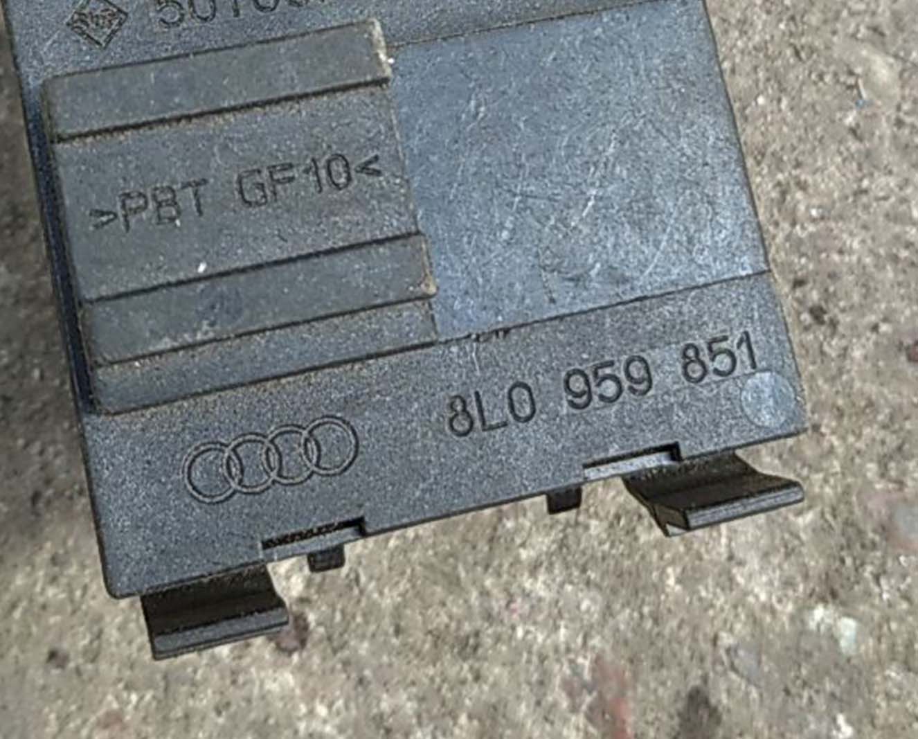 Кнопки стеклоподъемников Audi A3 8L передние левые 8L0959851 - купить в Минске Кнопки стеклоподъемников Audi A3 8L передние левые 8L0959851 - купить в Минске