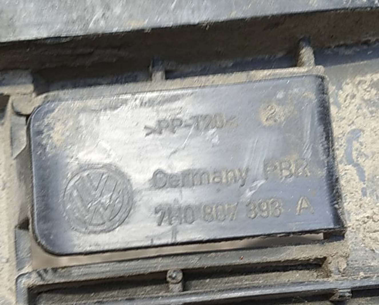 Крепление заднего бампера Volkswagen T5 левое 7H0807393A - купить в Минске Крепление заднего бампера Volkswagen T5 левое 7H0807393A - купить в Минске